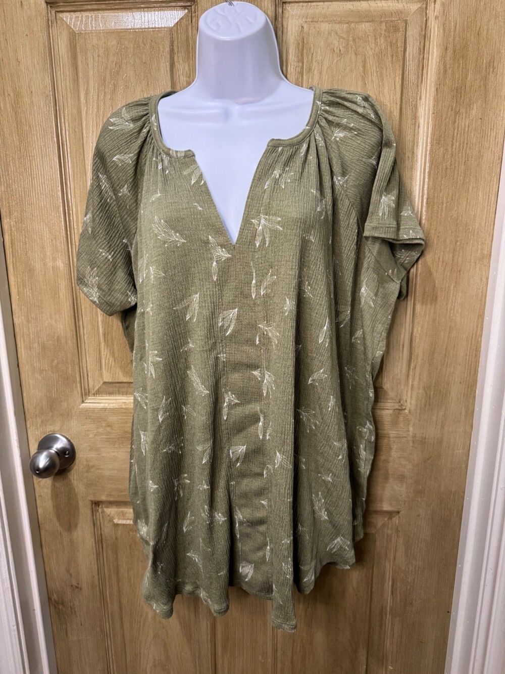 Lane Bryant 18/20 Olive Green Puff Sleeve Top Plus Size Split Neck Leaf Print